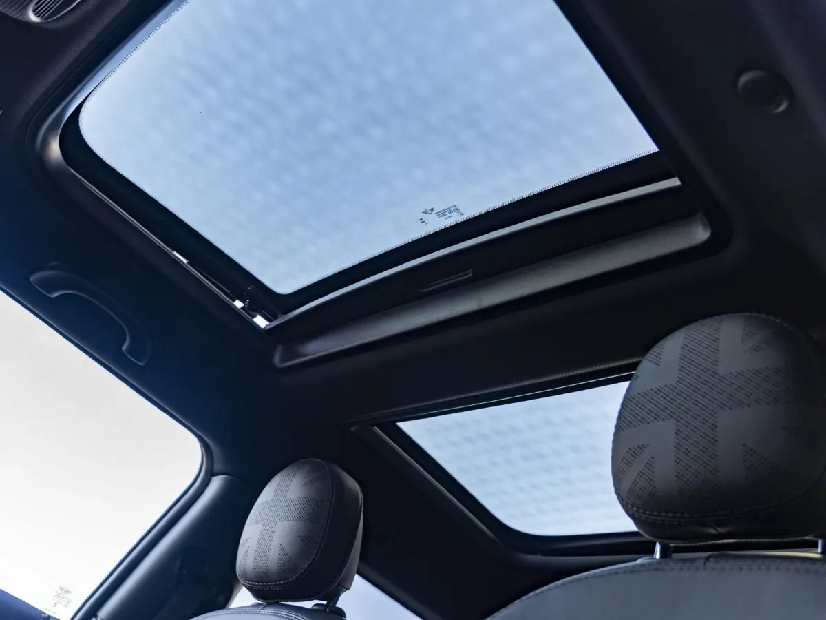 Cooper Rockingham GT | JCW-pakket | Adaptief onderstel | Stuur & Stoelverwarming | Achteruitrijcamera | Head-Up Display | Glazen panoramadak |