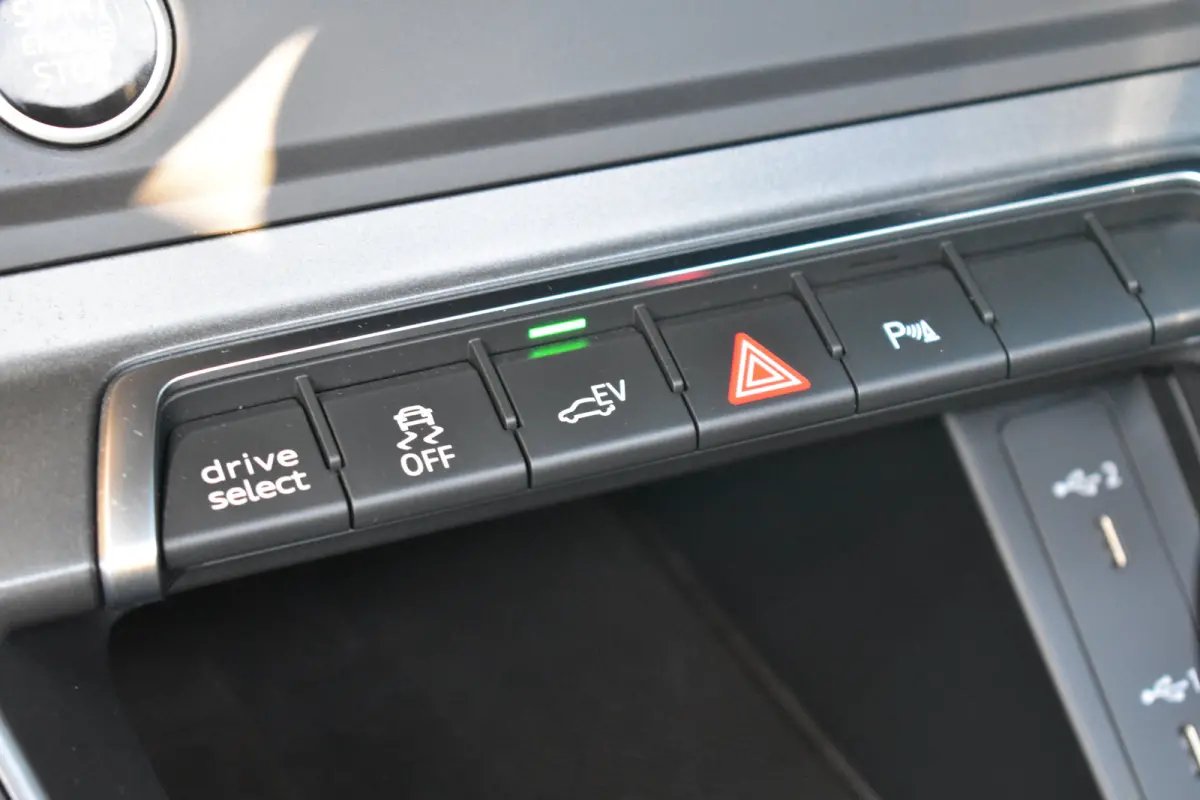 45 TFSI e S edition | S-Line in- en exterieur | Schuif-kanteldak | Dode hoek detectie | Bang & Olufsen soundsystem | Keyless | Parkeer pakket
