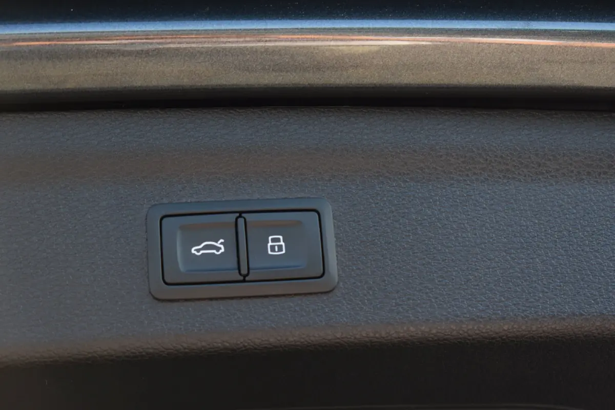 45 TFSI e S edition | S-Line in- en exterieur | Schuif-kanteldak | Dode hoek detectie | Bang & Olufsen soundsystem | Keyless | Parkeer pakket