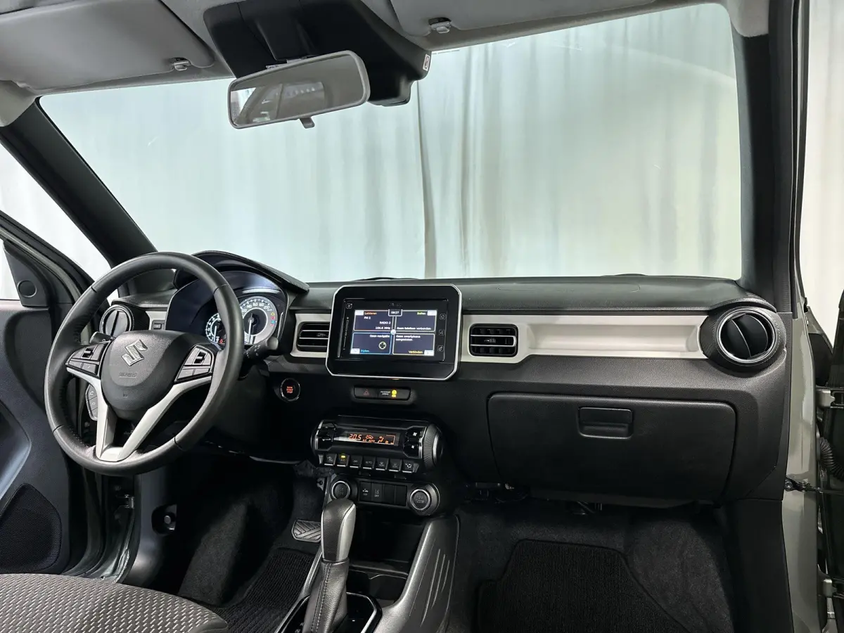 1.2 Smart Hybrid Style Automaat | Camera