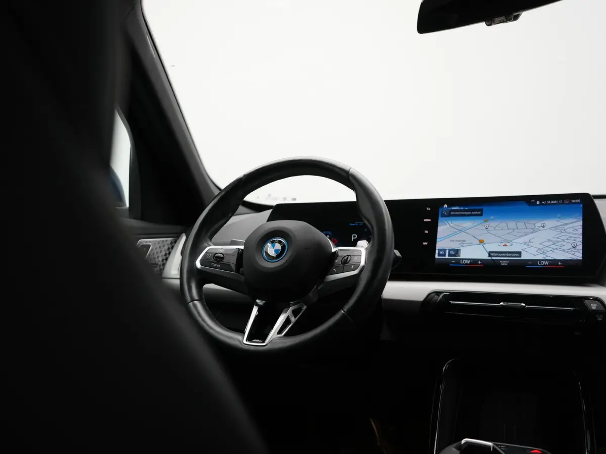 xDrive25e Sportline PHEV 245pk Dealer O.H. | Trekhaak Af Fabriek | Adaptive Cruise | Camera | Harman / Kardon | Lederen Sportstoelen Massage & Memory | Sfeerverlichting | Keyless | Blis | St