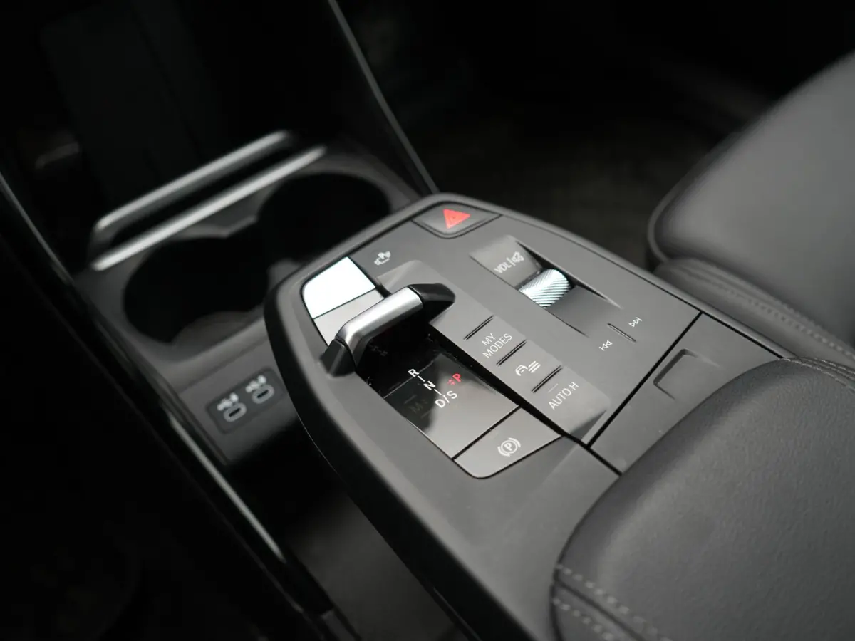 xDrive25e Sportline PHEV 245pk Dealer O.H. | Trekhaak Af Fabriek | Adaptive Cruise | Camera | Harman / Kardon | Lederen Sportstoelen Massage & Memory | Sfeerverlichting | Keyless | Blis | St