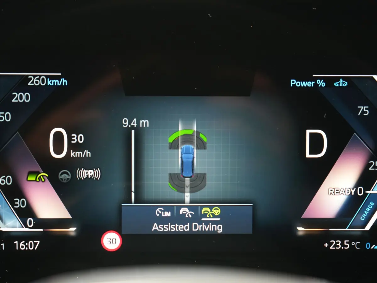 xDrive25e Sportline PHEV 245pk Dealer O.H. | Trekhaak Af Fabriek | Adaptive Cruise | Camera | Harman / Kardon | Lederen Sportstoelen Massage & Memory | Sfeerverlichting | Keyless | Blis | St