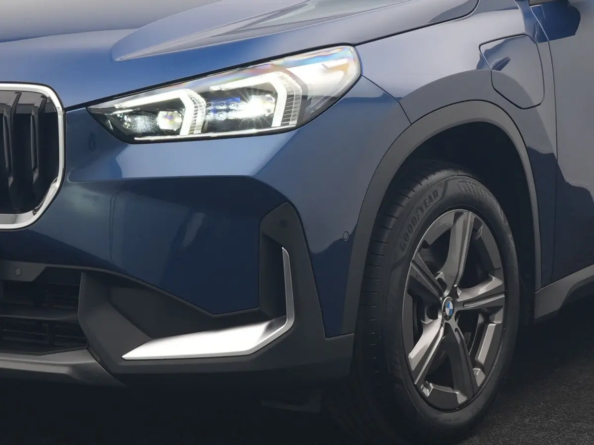 xDrive25e Sportline PHEV 245pk Dealer O.H. | Trekhaak Af Fabriek | Adaptive Cruise | Camera | Harman / Kardon | Lederen Sportstoelen Massage & Memory | Sfeerverlichting | Keyless | Blis | St