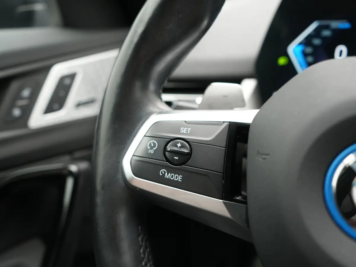 xDrive25e Sportline PHEV 245pk Dealer O.H. | Trekhaak Af Fabriek | Adaptive Cruise | Camera | Harman / Kardon | Lederen Sportstoelen Massage & Memory | Sfeerverlichting | Keyless | Blis | St
