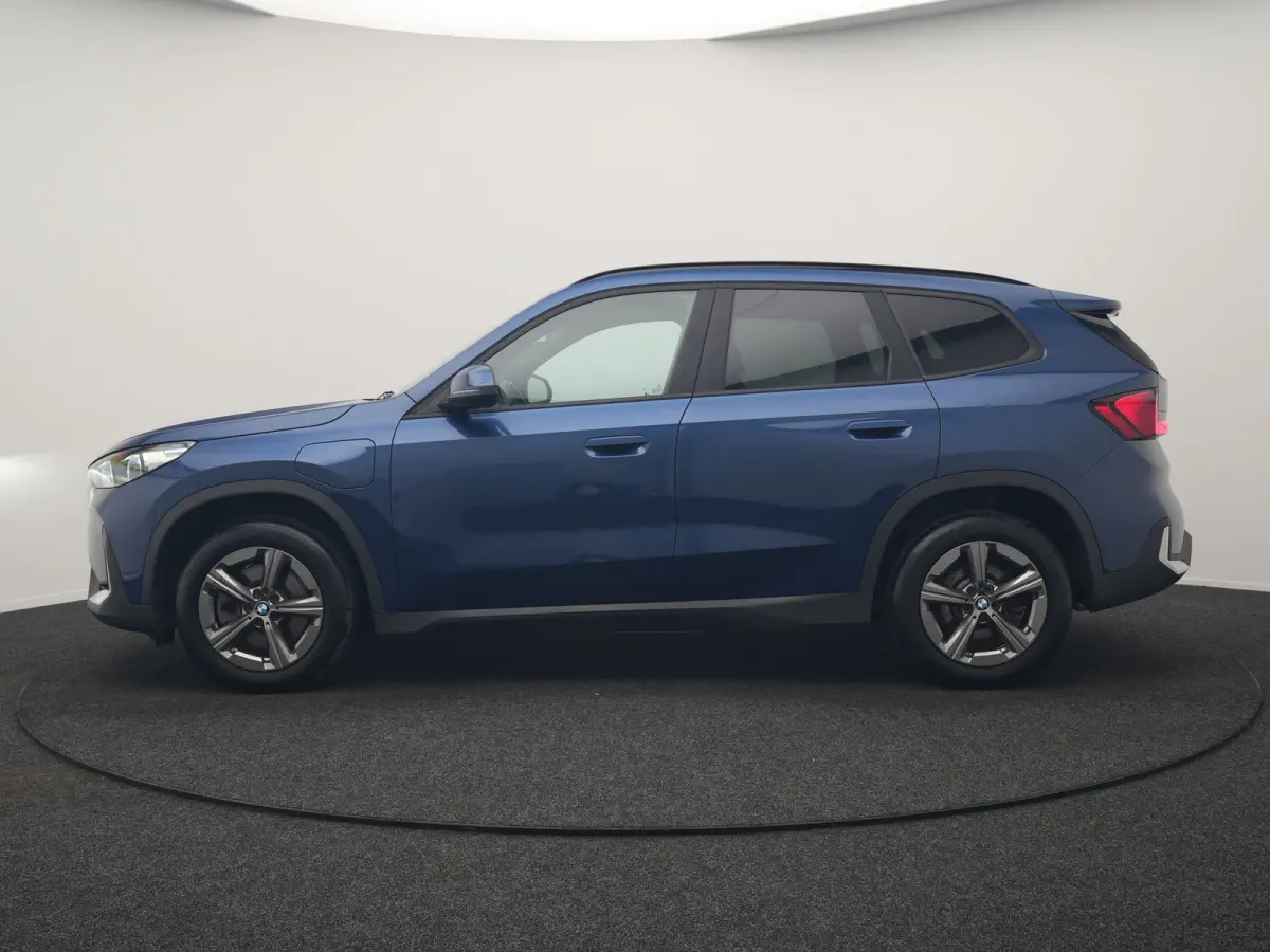 xDrive25e Sportline PHEV 245pk Dealer O.H. | Trekhaak Af Fabriek | Adaptive Cruise | Camera | Harman / Kardon | Lederen Sportstoelen Massage & Memory | Sfeerverlichting | Keyless | Blis | St
