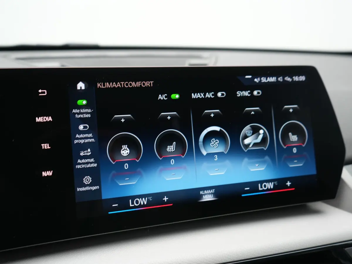 xDrive25e Sportline PHEV 245pk Dealer O.H. | Trekhaak Af Fabriek | Adaptive Cruise | Camera | Harman / Kardon | Lederen Sportstoelen Massage & Memory | Sfeerverlichting | Keyless | Blis | St