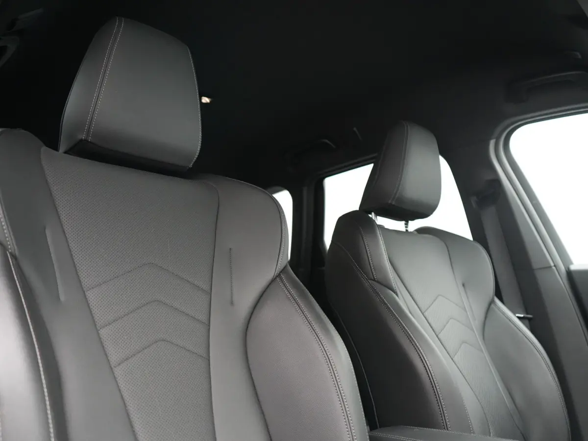 xDrive25e Sportline PHEV 245pk Dealer O.H. | Trekhaak Af Fabriek | Adaptive Cruise | Camera | Harman / Kardon | Lederen Sportstoelen Massage & Memory | Sfeerverlichting | Keyless | Blis | St