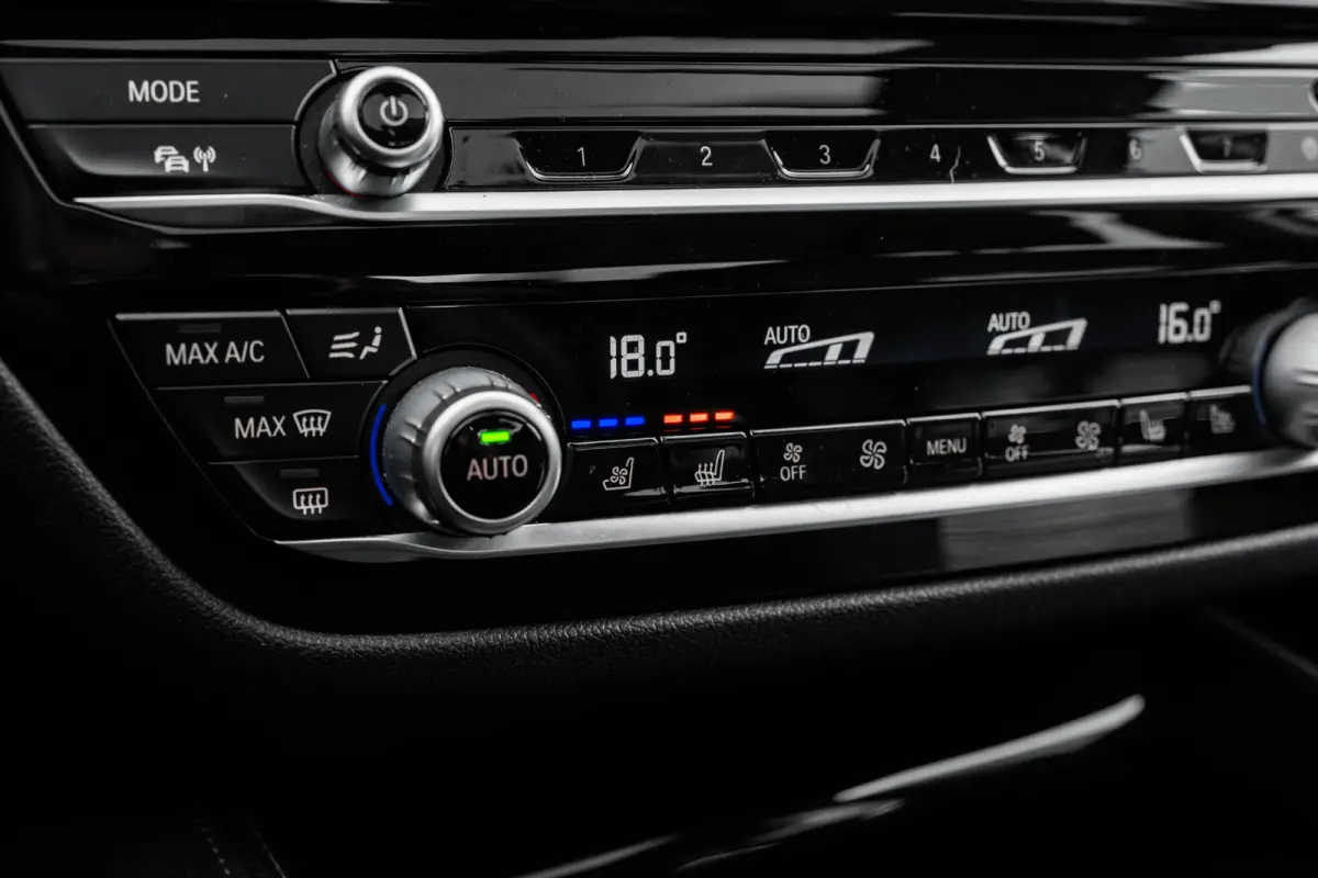 530e iPerformance High Executive 252Pk | Rondomzichtcamera | Head-up Display | Glazen schuifkanteldak | Stoelverwarming en ventilatie | Uitwijk assistent |18:LMV