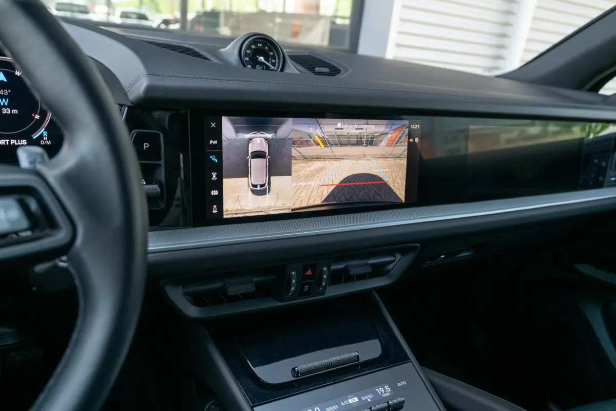 3.0 E-Hybrid Sport-Design Sportuitlaat Display
