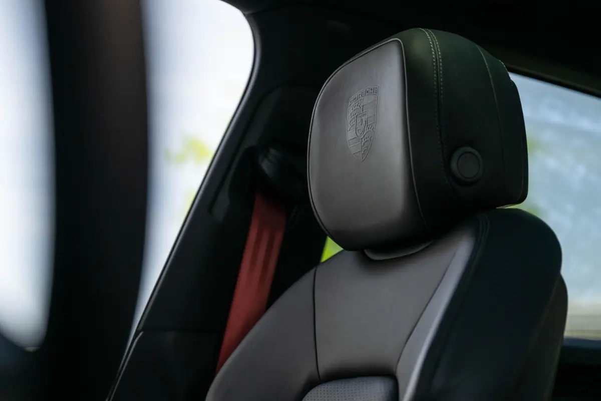 3.0 E-Hybrid Sport-Design Sportuitlaat Display