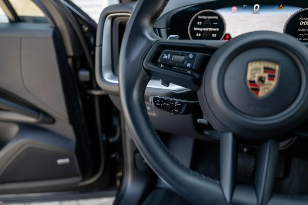 3.0 E-Hybrid Sport-Design Sportuitlaat Display