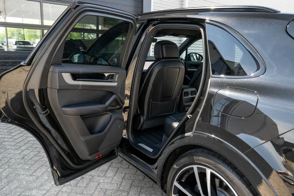 3.0 E-Hybrid Sport-Design Sportuitlaat Display