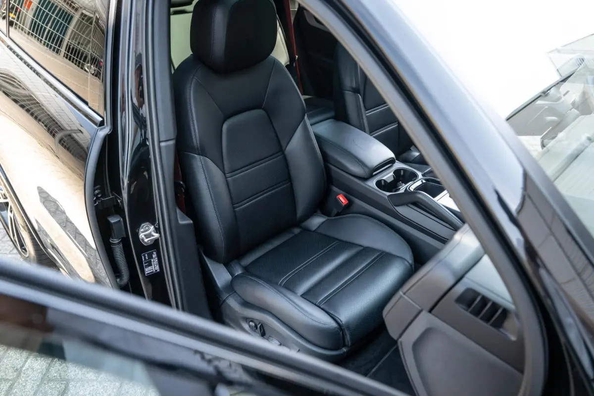 3.0 E-Hybrid Sport-Design Sportuitlaat Display