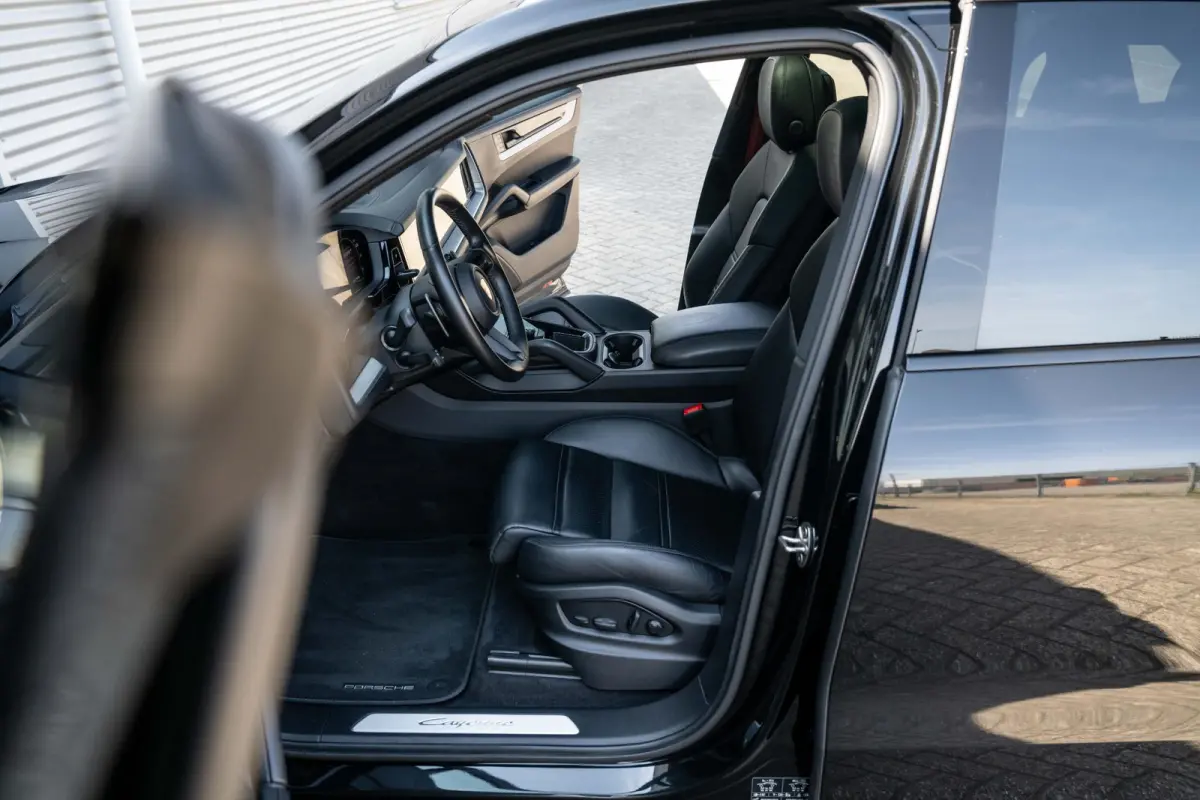 3.0 E-Hybrid Sport-Design Sportuitlaat Display