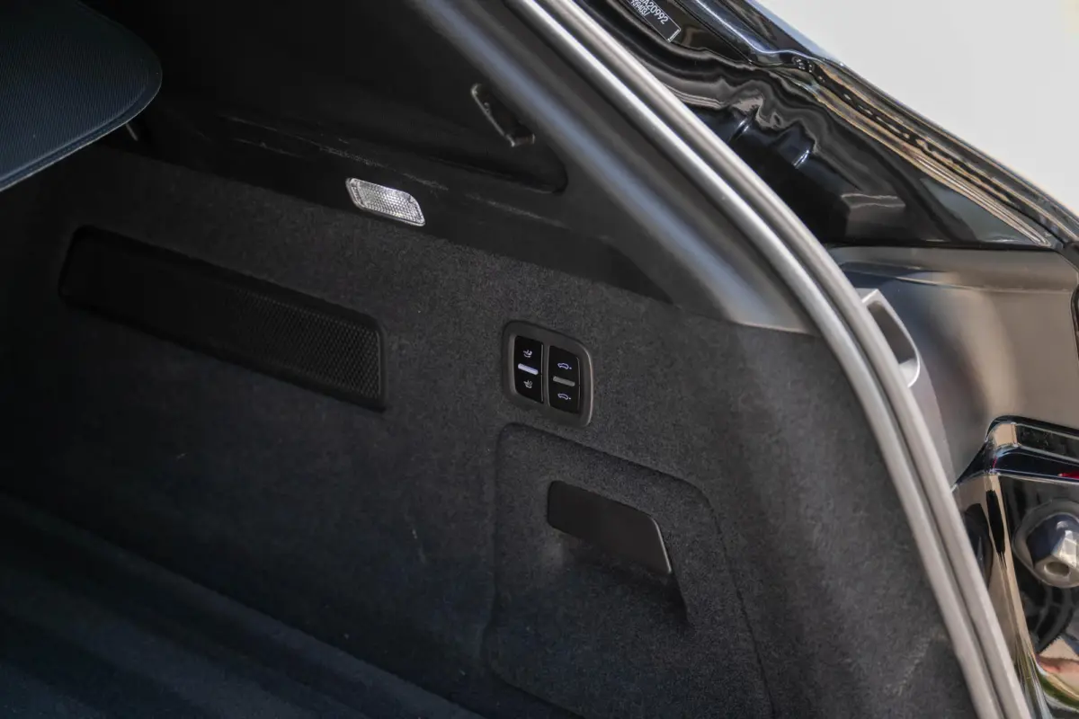 3.0 E-Hybrid Sport-Design Sportuitlaat Display