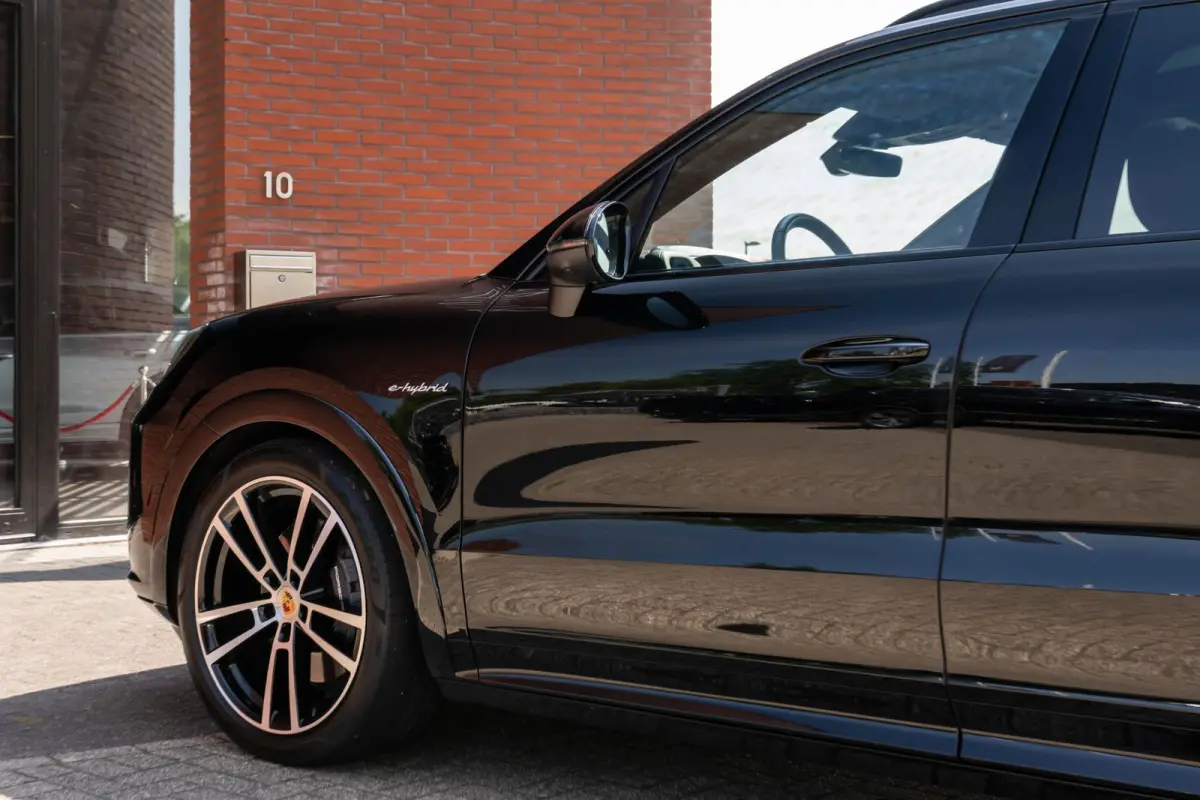 3.0 E-Hybrid Sport-Design Sportuitlaat Display