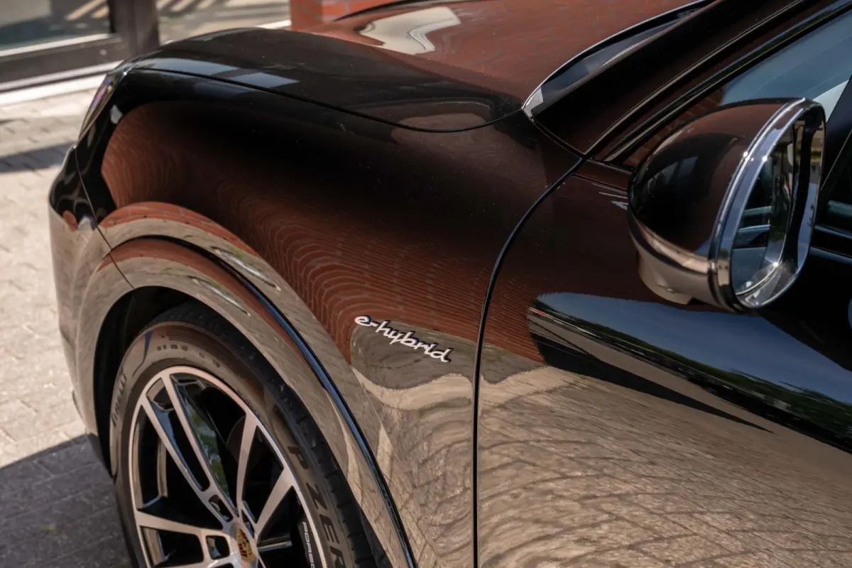 3.0 E-Hybrid Sport-Design Sportuitlaat Display
