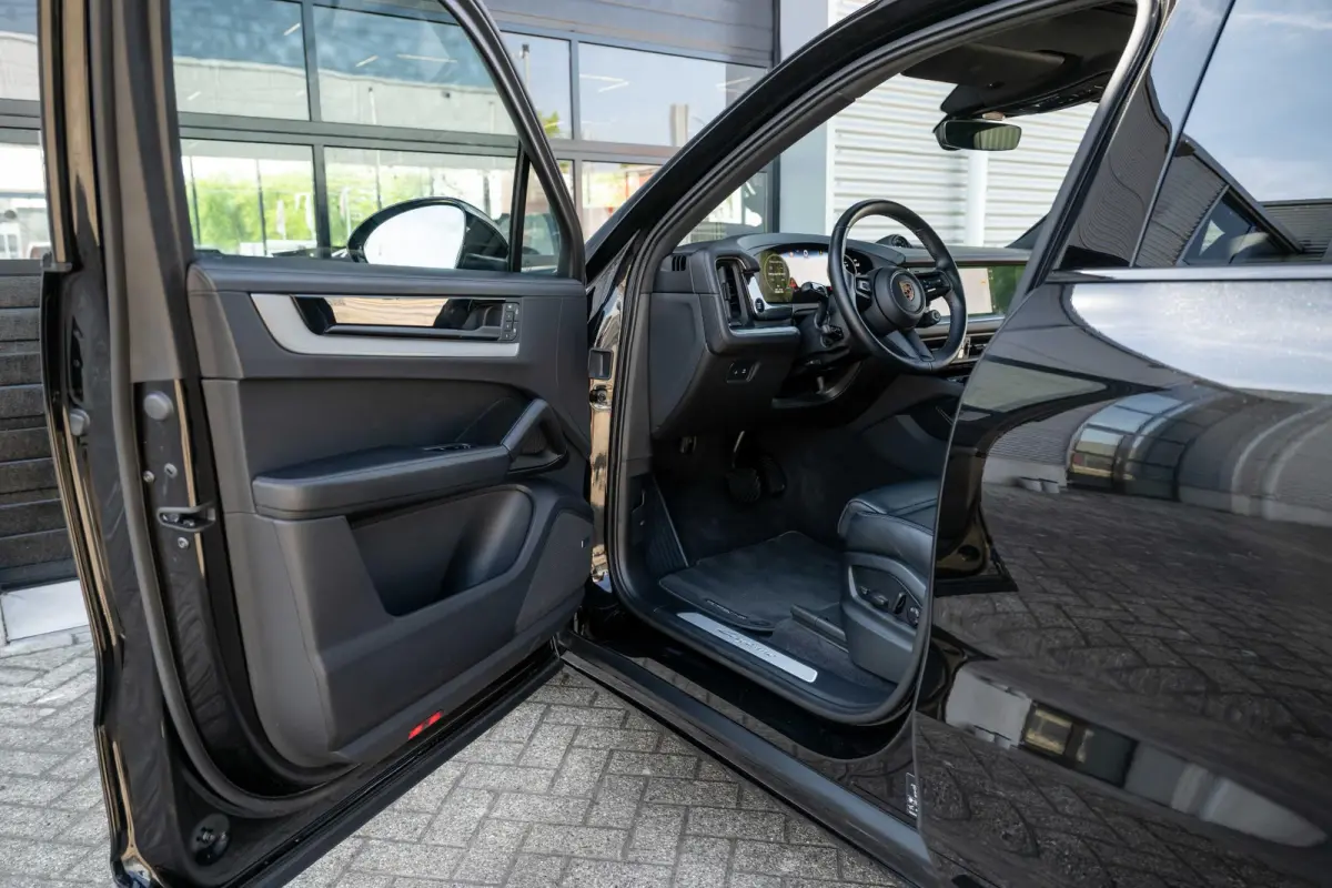 3.0 E-Hybrid Sport-Design Sportuitlaat Display
