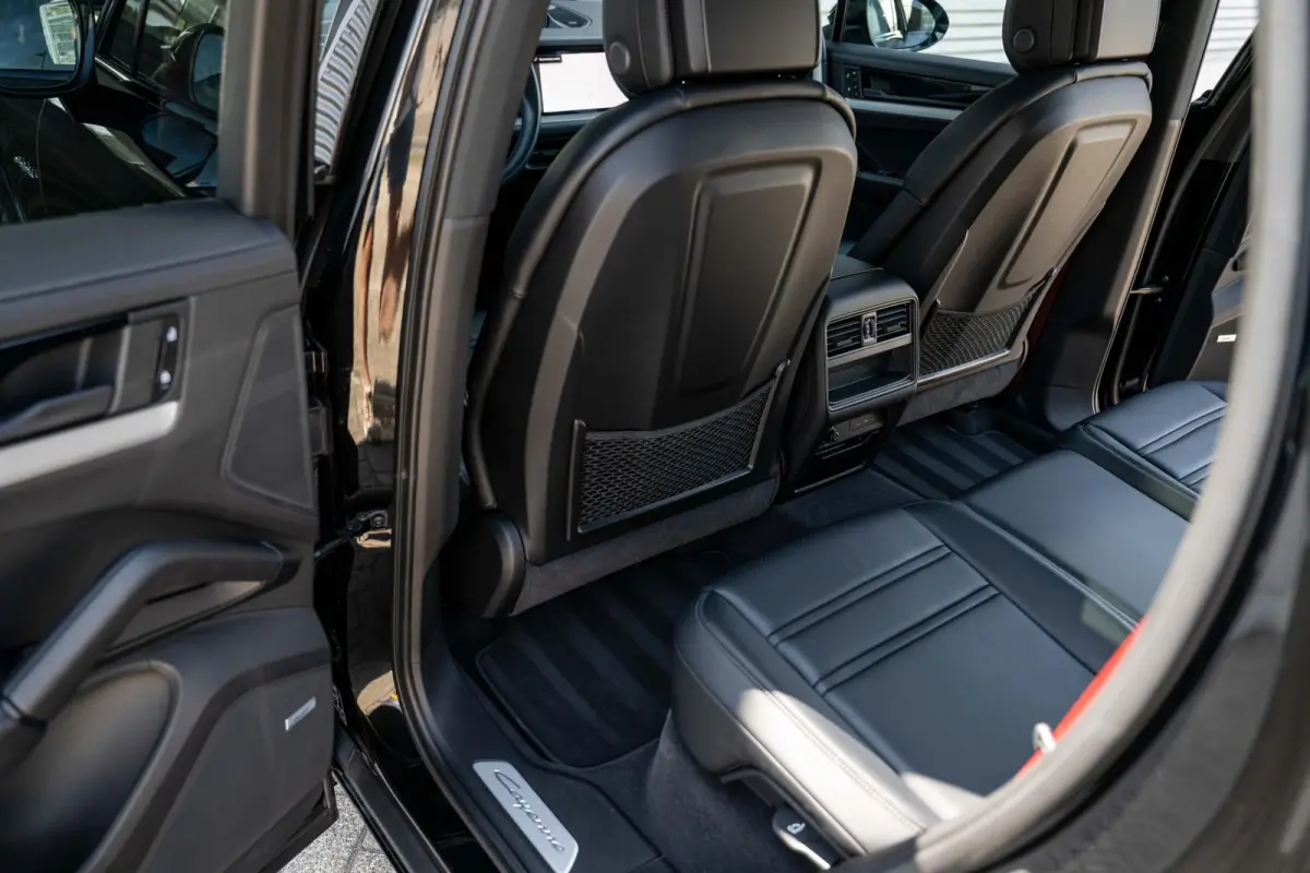 3.0 E-Hybrid Sport-Design Sportuitlaat Display