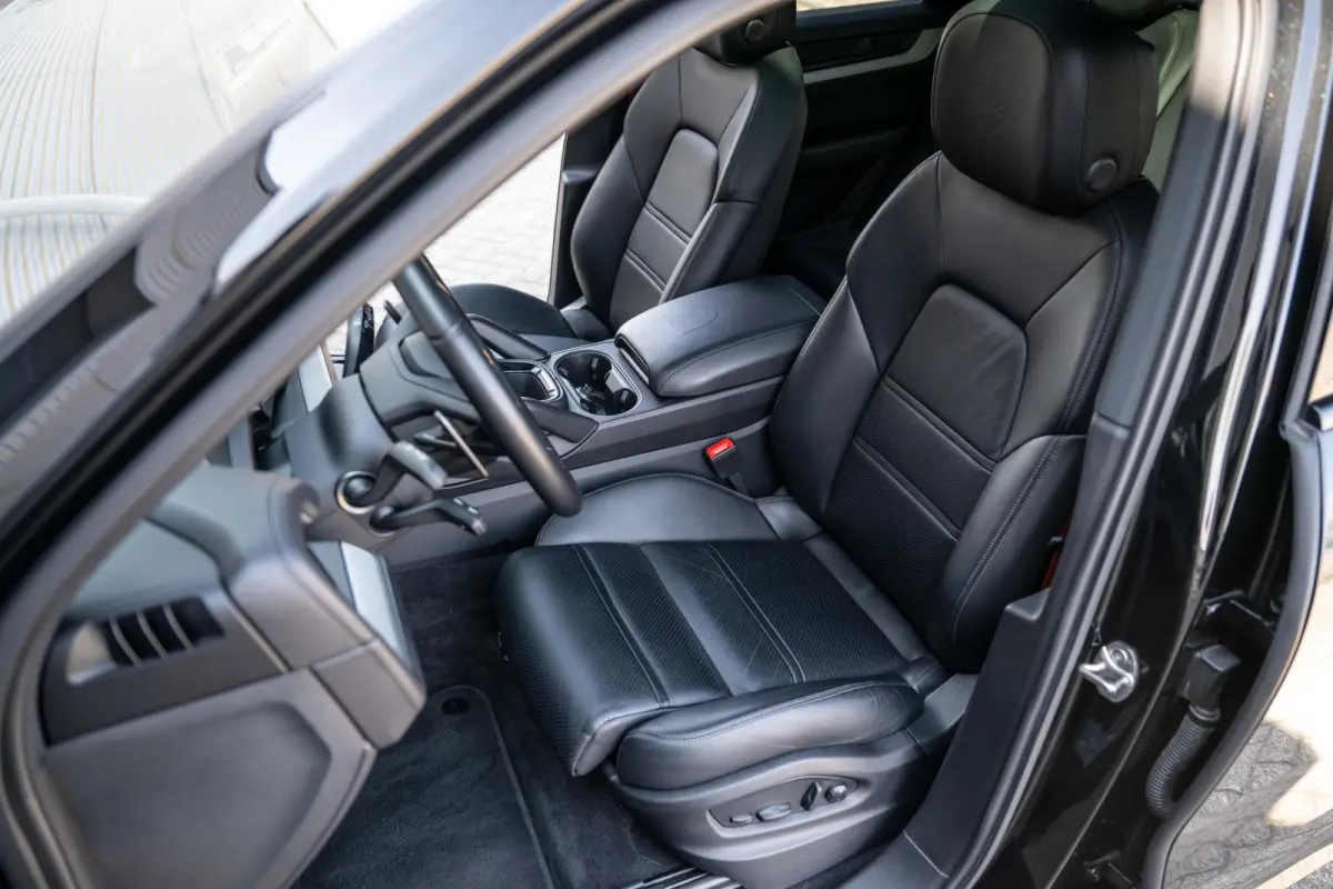 3.0 E-Hybrid Sport-Design Sportuitlaat Display