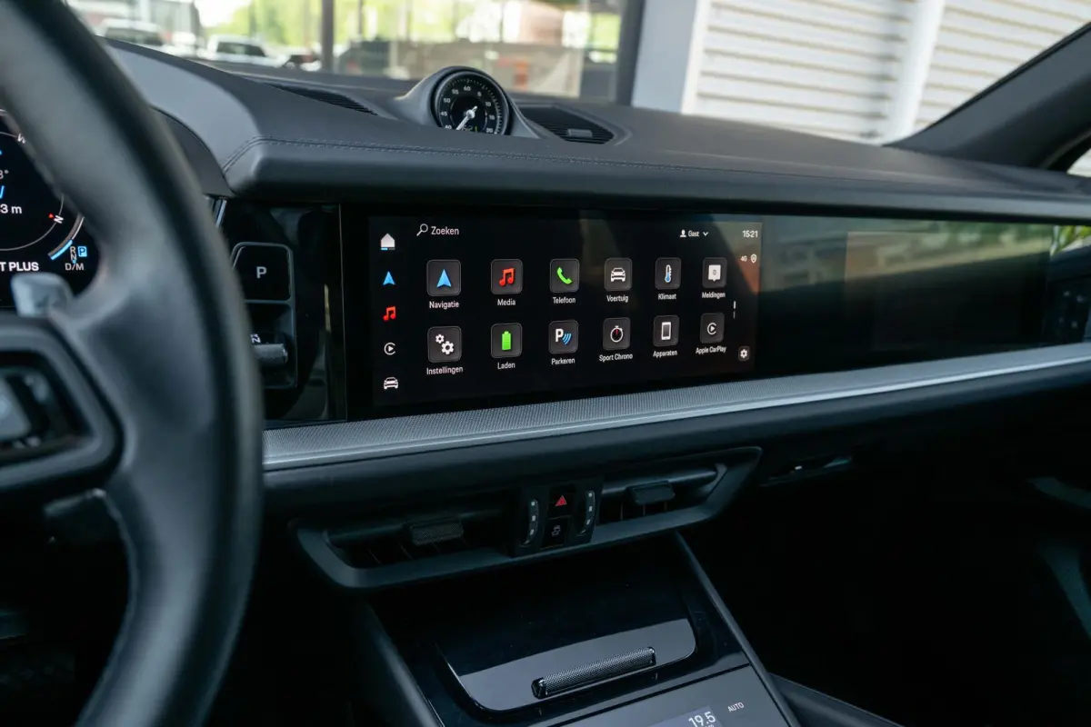 3.0 E-Hybrid Sport-Design Sportuitlaat Display