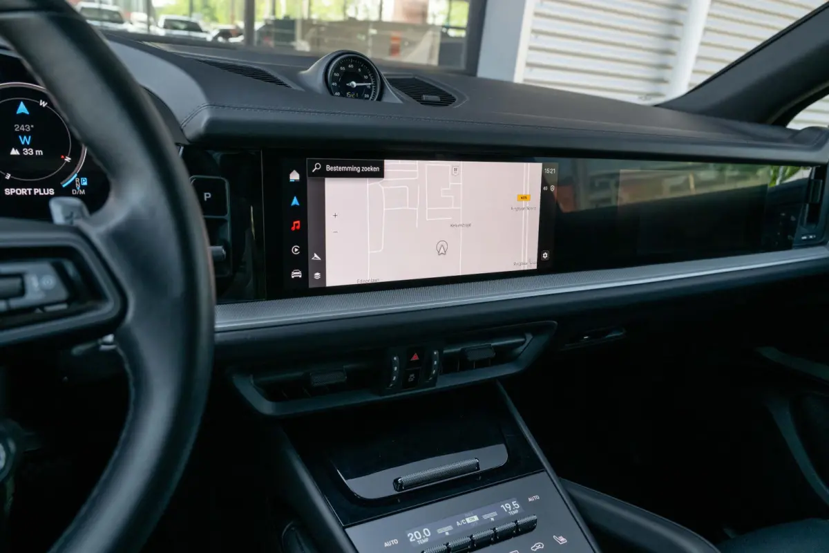 3.0 E-Hybrid Sport-Design Sportuitlaat Display