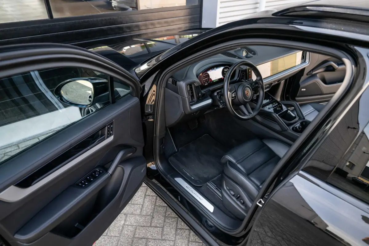 3.0 E-Hybrid Sport-Design Sportuitlaat Display