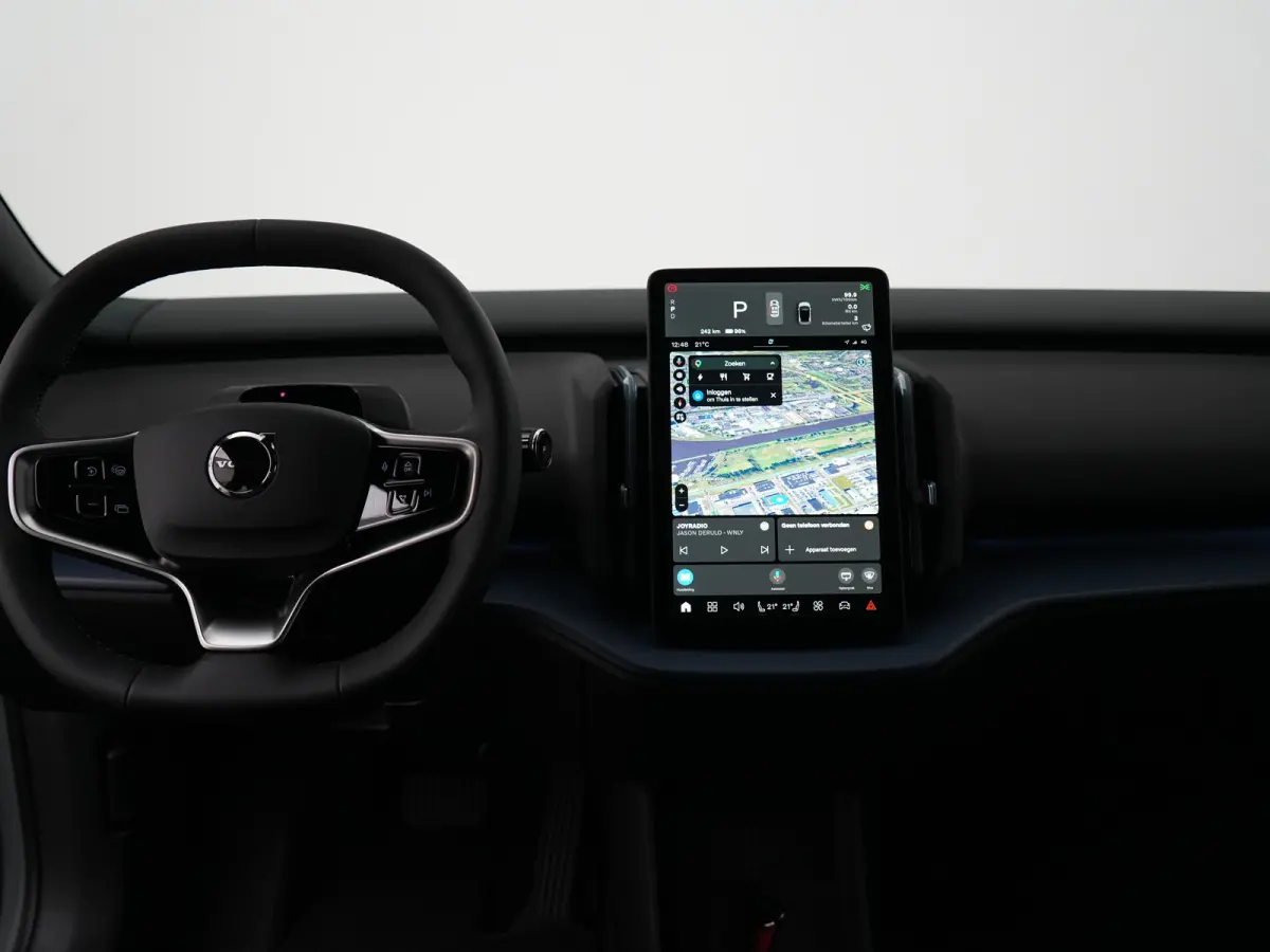P3 Plus Europa 51 kWh | Elek. Stoelen | Getint Glas | Harman/Kardon | Keyless | Elek kofferklep | Camera | Adaptive Cruise | BLIS
