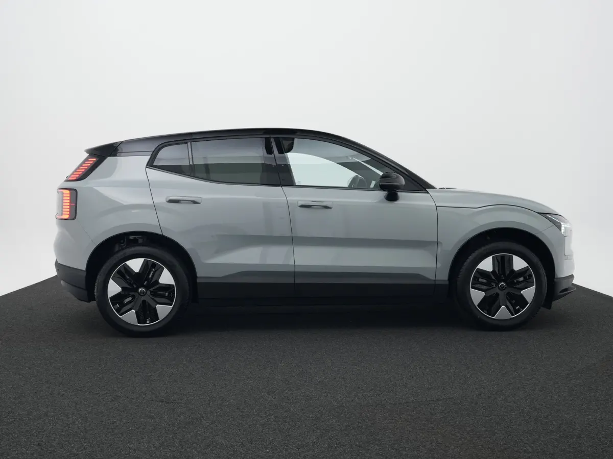 P3 Plus Europa 51 kWh | Elek. Stoelen | Getint Glas | Harman/Kardon | Keyless | Elek kofferklep | Camera | Adaptive Cruise | BLIS