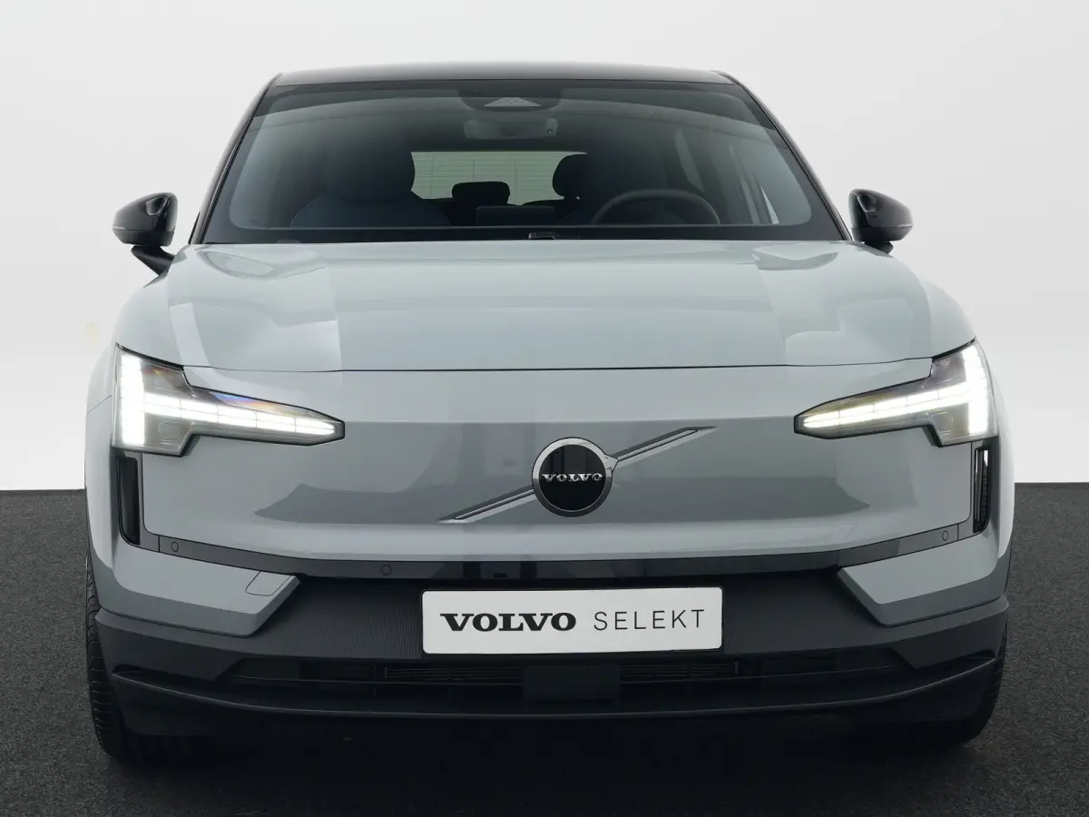 P3 Plus Europa 51 kWh | Elek. Stoelen | Getint Glas | Harman/Kardon | Keyless | Elek kofferklep | Camera | Adaptive Cruise | BLIS