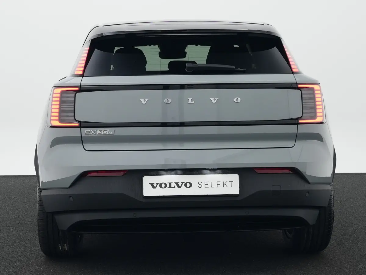 P3 Plus Europa 51 kWh | Elek. Stoelen | Getint Glas | Harman/Kardon | Keyless | Elek kofferklep | Camera | Adaptive Cruise | BLIS