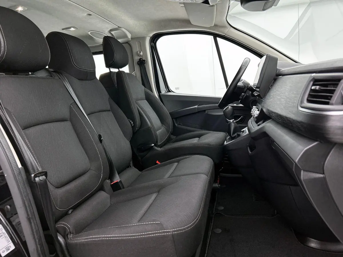 2.0 Blue dC1 150PK L2H1 Dubbele Cabine Automaat Navigatie Airco Lichtmetalen velgen Betimmering Trekhaak Camera Parkeersensoren