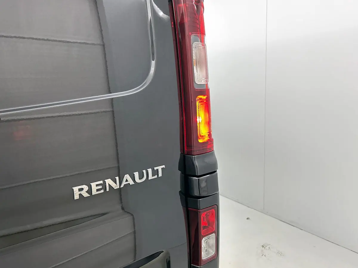 2.0 Blue dC1 150PK L2H1 Dubbele Cabine Automaat Navigatie Airco Lichtmetalen velgen Betimmering Trekhaak Camera Parkeersensoren