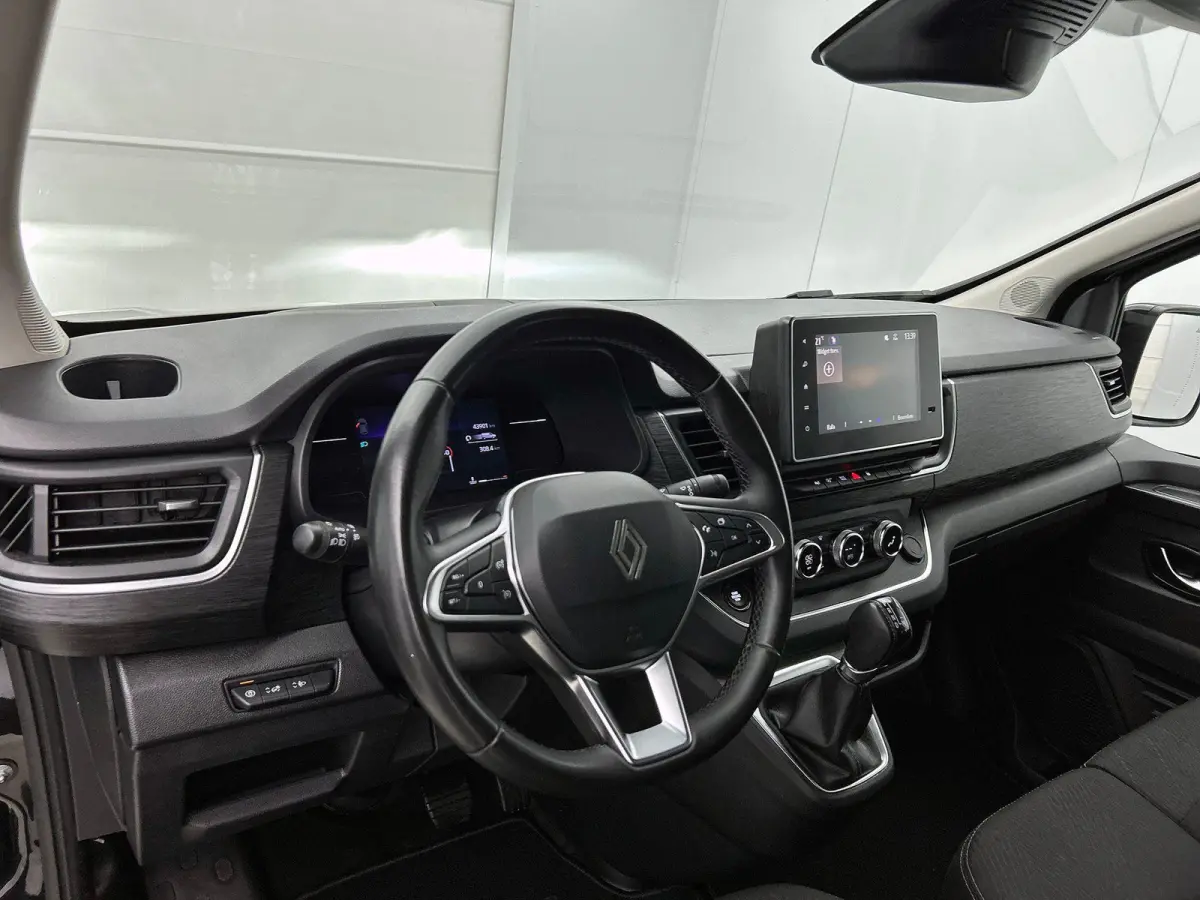 2.0 Blue dC1 150PK L2H1 Dubbele Cabine Automaat Navigatie Airco Lichtmetalen velgen Betimmering Trekhaak Camera Parkeersensoren