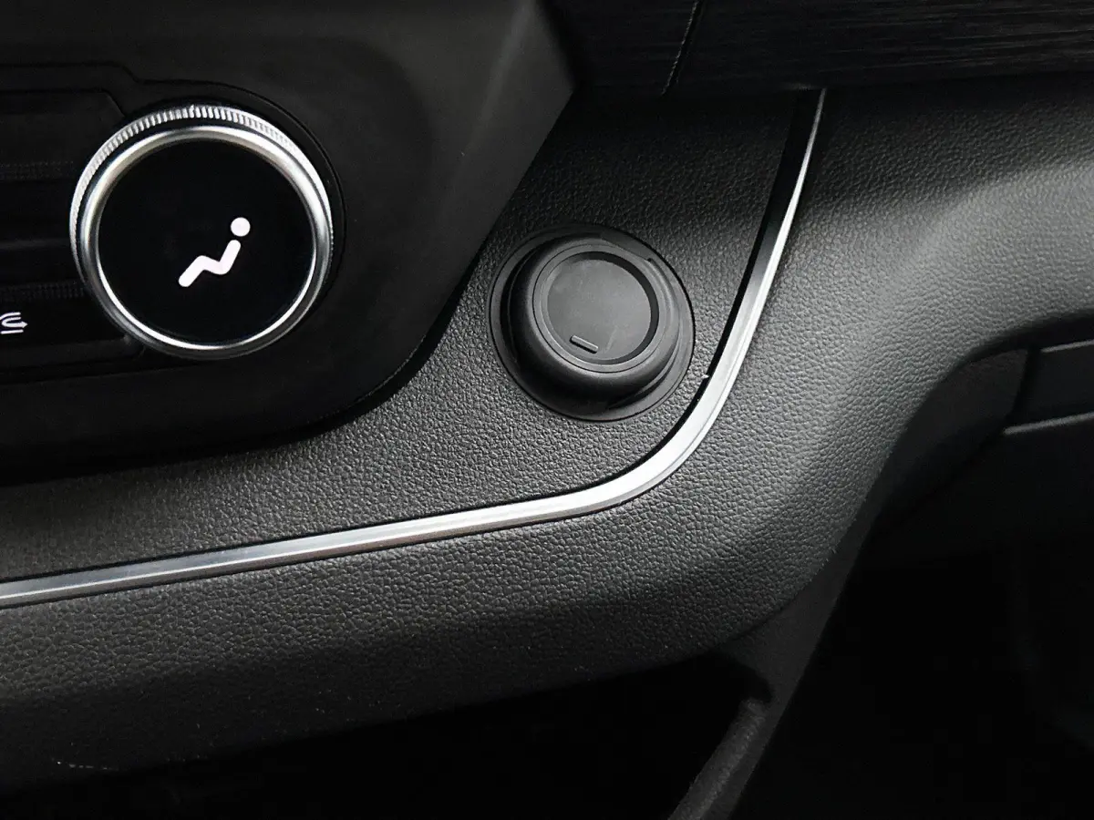 2.0 Blue dC1 150PK L2H1 Dubbele Cabine Automaat Navigatie Airco Lichtmetalen velgen Betimmering Trekhaak Camera Parkeersensoren