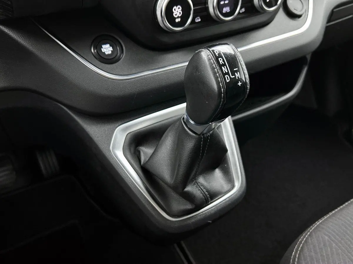 2.0 Blue dC1 150PK L2H1 Dubbele Cabine Automaat Navigatie Airco Lichtmetalen velgen Betimmering Trekhaak Camera Parkeersensoren