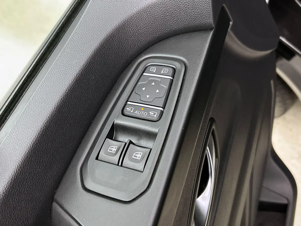 2.0 Blue dC1 150PK L2H1 Dubbele Cabine Automaat Navigatie Airco Lichtmetalen velgen Betimmering Trekhaak Camera Parkeersensoren