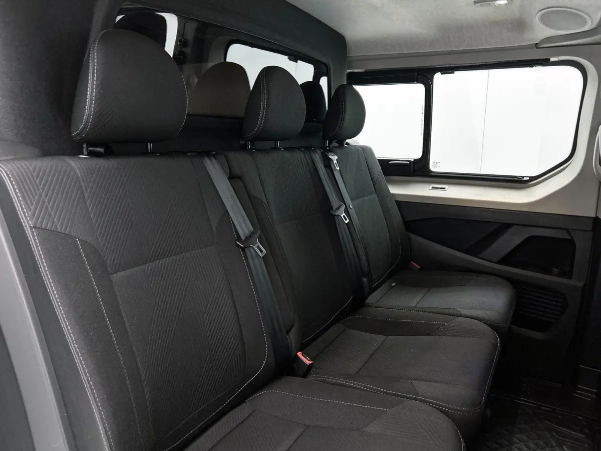 2.0 Blue dC1 150PK L2H1 Dubbele Cabine Automaat Navigatie Airco Lichtmetalen velgen Betimmering Trekhaak Camera Parkeersensoren