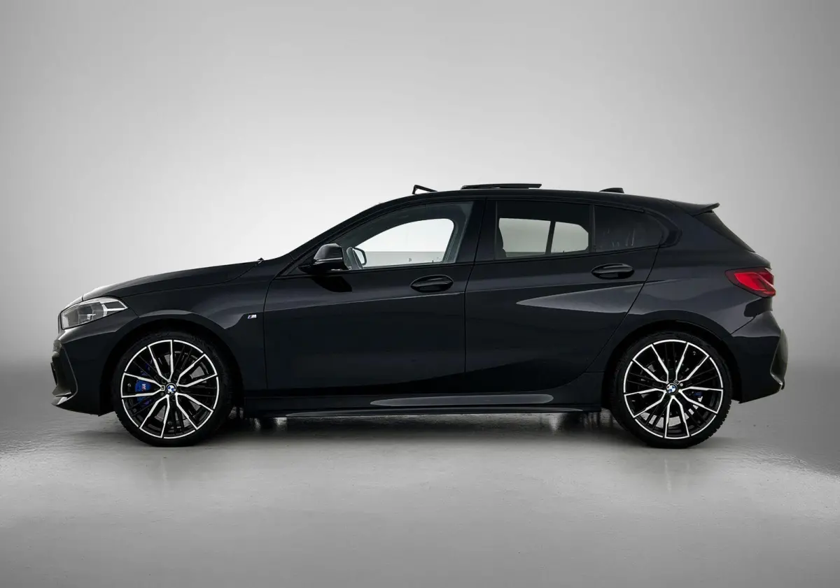 118i High Executive Edition | AUTOMAAT | PANORAMADAK | LEDER | STOELVERWARMING | APPLE CARPLAY - ANDROID AUTO | LED VERLICHTING | DIGITAL COCKPIT | PARKEERSENSOREN |
