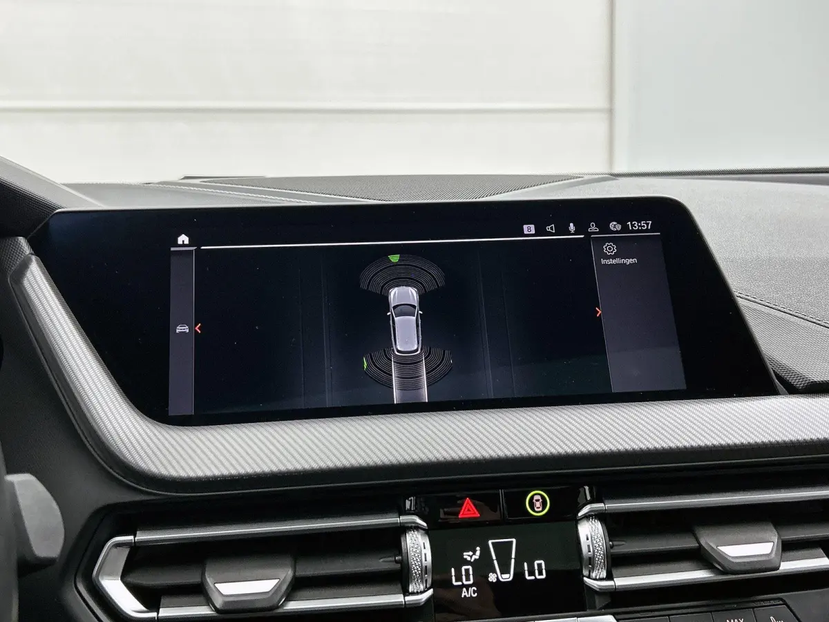 118i High Executive Edition | AUTOMAAT | PANORAMADAK | LEDER | STOELVERWARMING | APPLE CARPLAY - ANDROID AUTO | LED VERLICHTING | DIGITAL COCKPIT | PARKEERSENSOREN |