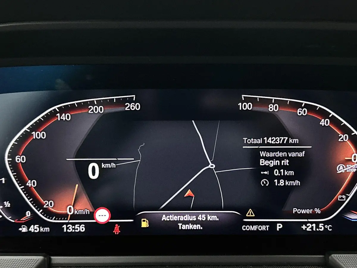 118i High Executive Edition | AUTOMAAT | PANORAMADAK | LEDER | STOELVERWARMING | APPLE CARPLAY - ANDROID AUTO | LED VERLICHTING | DIGITAL COCKPIT | PARKEERSENSOREN |
