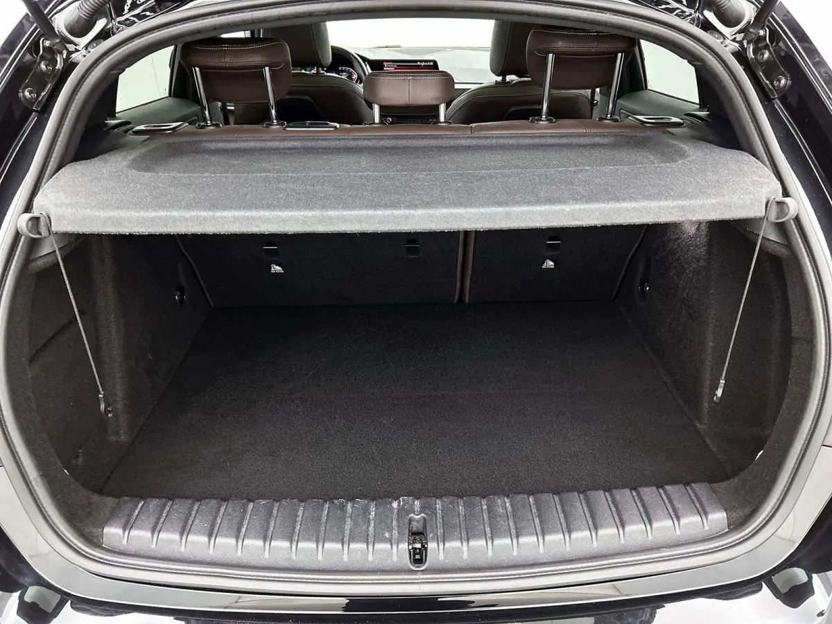 118i High Executive Edition | AUTOMAAT | PANORAMADAK | LEDER | STOELVERWARMING | APPLE CARPLAY - ANDROID AUTO | LED VERLICHTING | DIGITAL COCKPIT | PARKEERSENSOREN |
