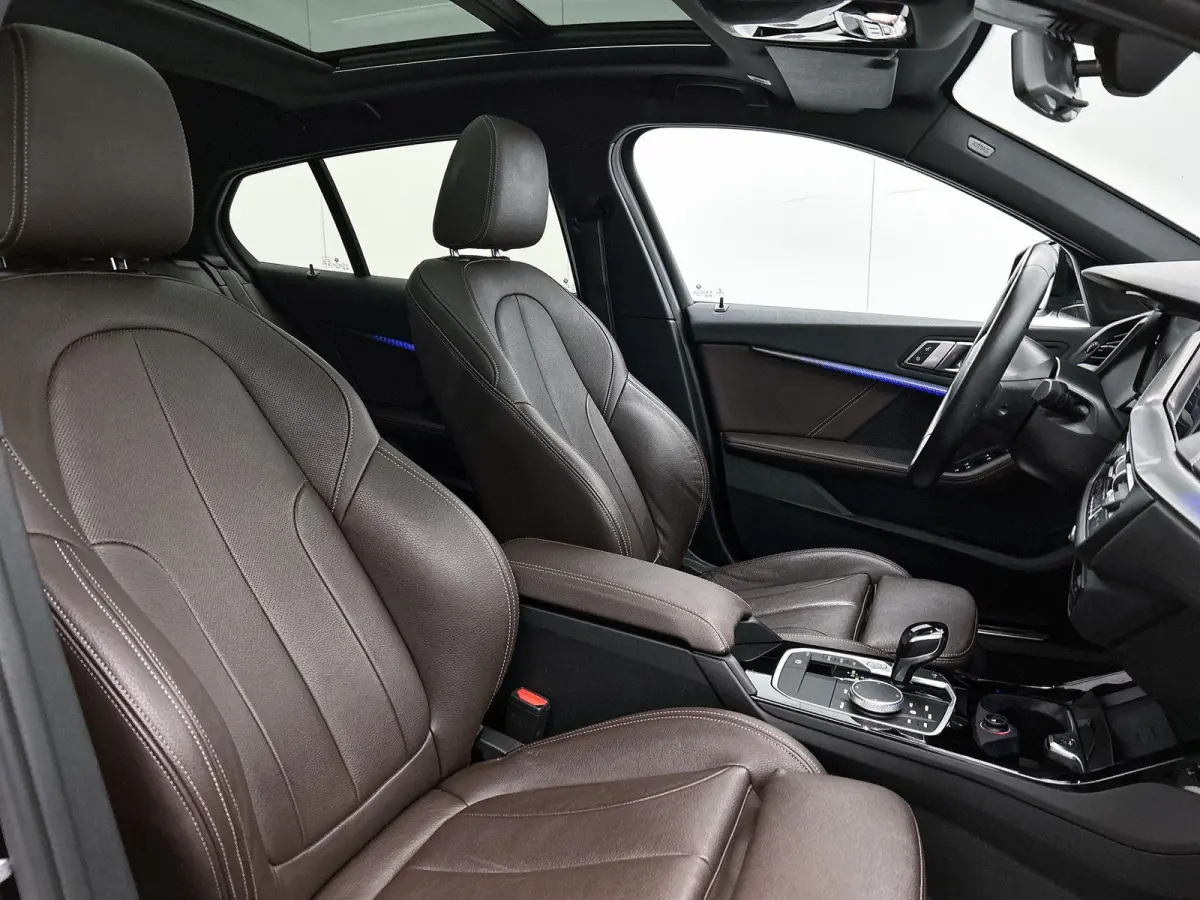 118i High Executive Edition | AUTOMAAT | PANORAMADAK | LEDER | STOELVERWARMING | APPLE CARPLAY - ANDROID AUTO | LED VERLICHTING | DIGITAL COCKPIT | PARKEERSENSOREN |