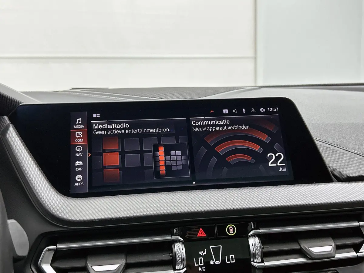 118i High Executive Edition | AUTOMAAT | PANORAMADAK | LEDER | STOELVERWARMING | APPLE CARPLAY - ANDROID AUTO | LED VERLICHTING | DIGITAL COCKPIT | PARKEERSENSOREN |