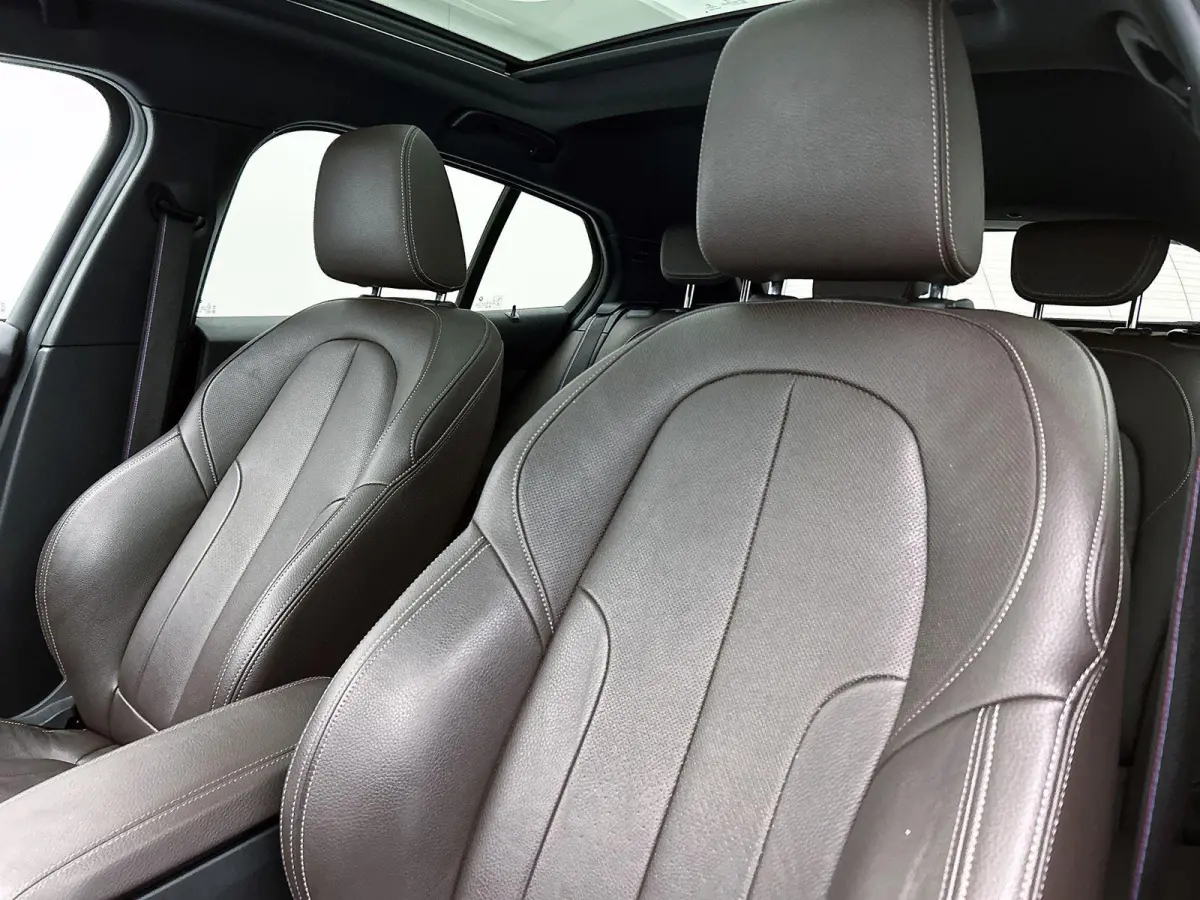 118i High Executive Edition | AUTOMAAT | PANORAMADAK | LEDER | STOELVERWARMING | APPLE CARPLAY - ANDROID AUTO | LED VERLICHTING | DIGITAL COCKPIT | PARKEERSENSOREN |