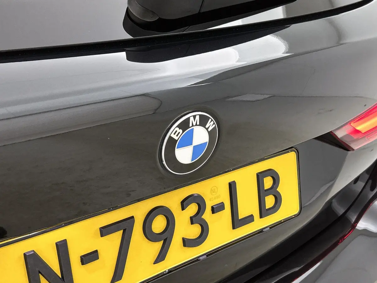 118i High Executive Edition | AUTOMAAT | PANORAMADAK | LEDER | STOELVERWARMING | APPLE CARPLAY - ANDROID AUTO | LED VERLICHTING | DIGITAL COCKPIT | PARKEERSENSOREN |