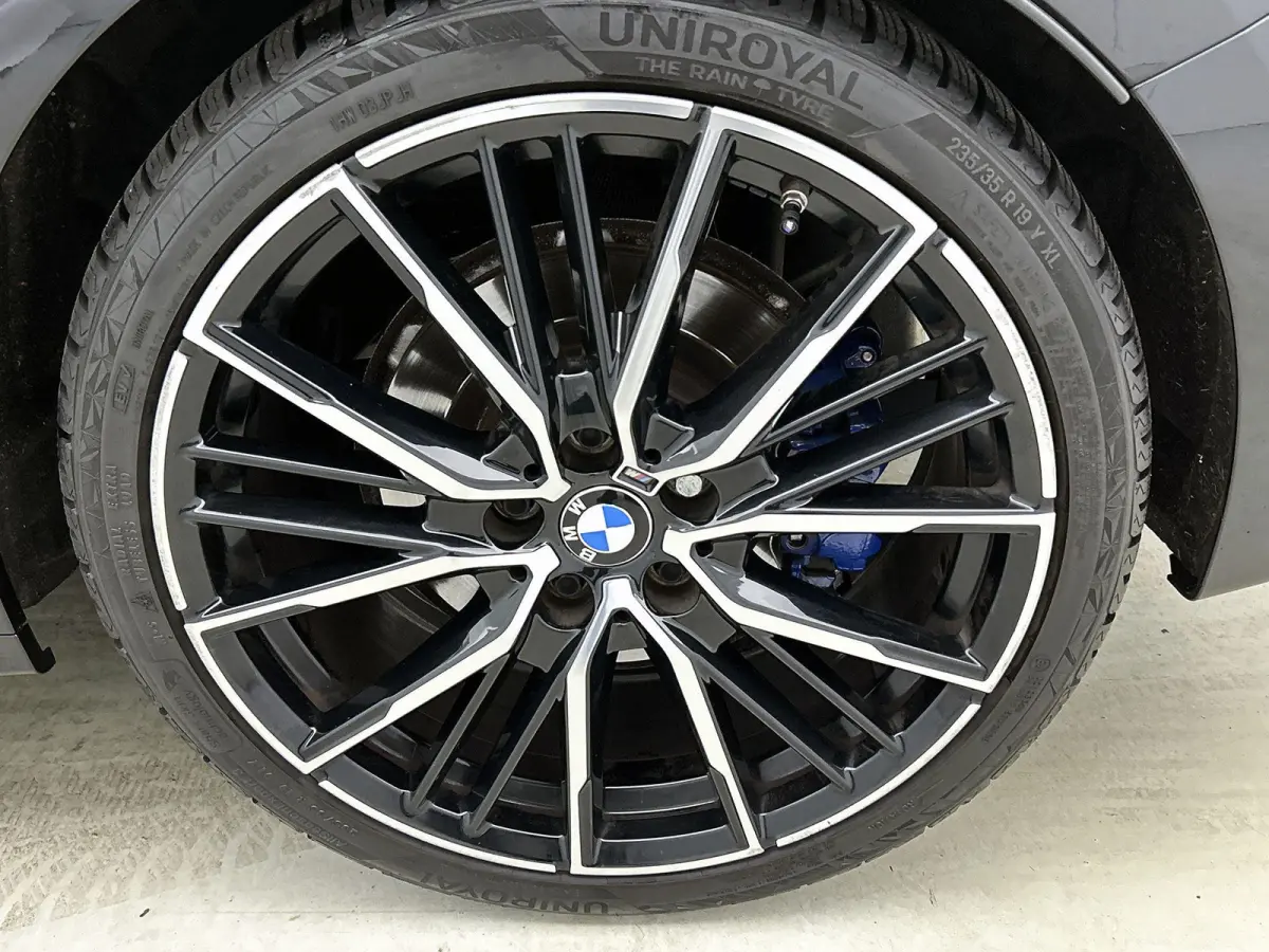 118i High Executive Edition | AUTOMAAT | PANORAMADAK | LEDER | STOELVERWARMING | APPLE CARPLAY - ANDROID AUTO | LED VERLICHTING | DIGITAL COCKPIT | PARKEERSENSOREN |