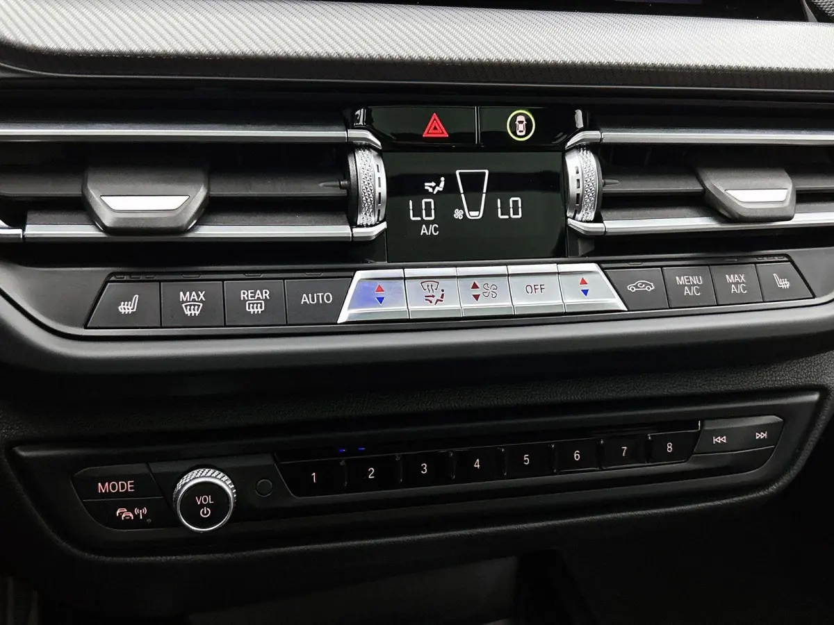 118i High Executive Edition | AUTOMAAT | PANORAMADAK | LEDER | STOELVERWARMING | APPLE CARPLAY - ANDROID AUTO | LED VERLICHTING | DIGITAL COCKPIT | PARKEERSENSOREN |