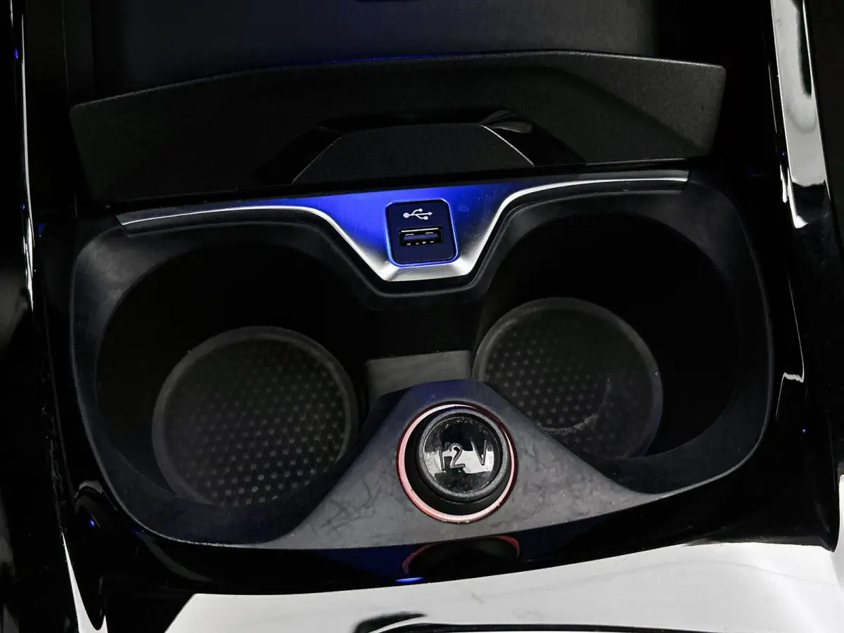 118i High Executive Edition | AUTOMAAT | PANORAMADAK | LEDER | STOELVERWARMING | APPLE CARPLAY - ANDROID AUTO | LED VERLICHTING | DIGITAL COCKPIT | PARKEERSENSOREN |
